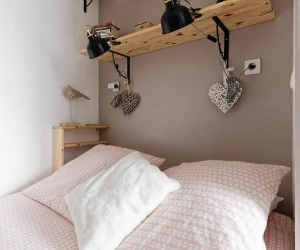 La Fleur D Avec Son Parking