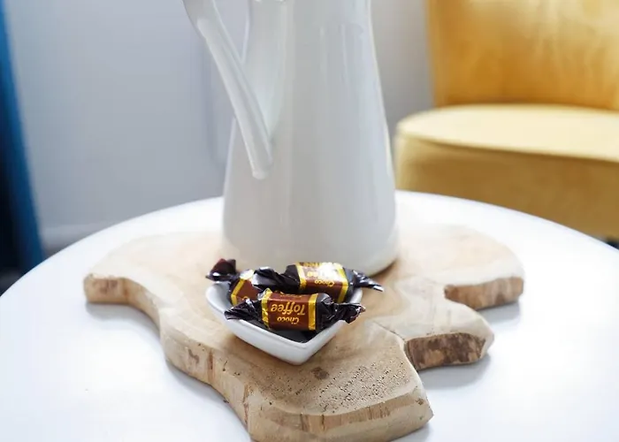 La Fleur D Avec Son Parking Онфлёр