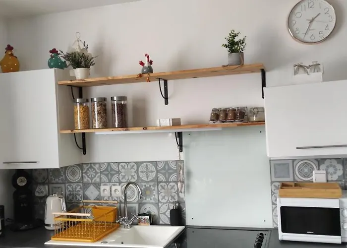 La Fleur D Avec Son Parking