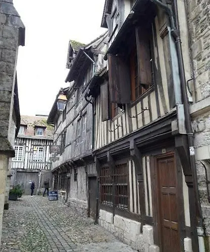 La Fleur D Avec Son Parking