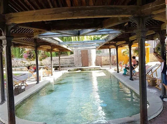 La Fleur D Avec Son Parking Honfleur